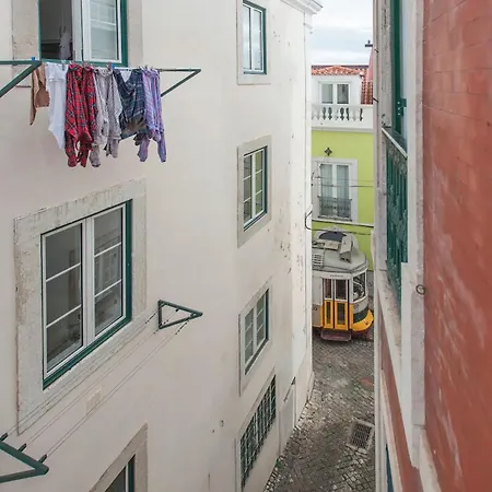 Whome Historical 2-bed Alfama Charm Apartamento